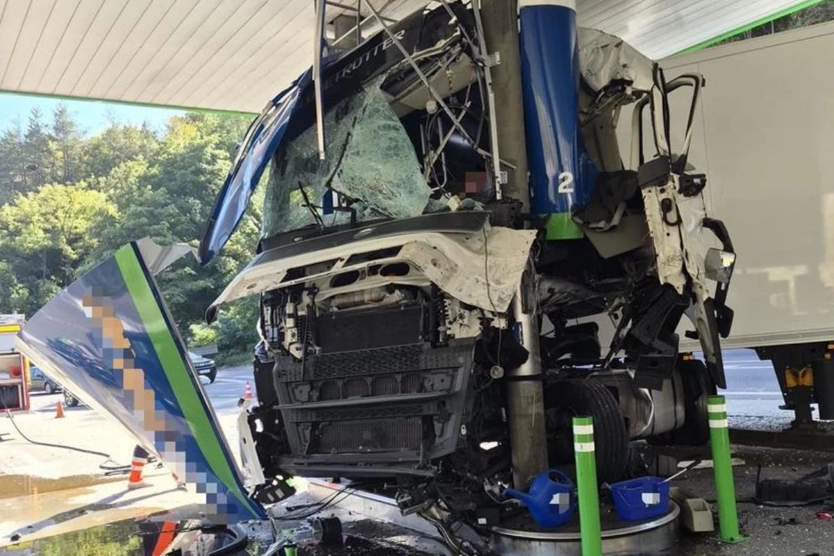 Șoferul turc care a intrat cu TIR-ul în benzinărie, arestat preventiv. Ce alcoolemie au indicat testele