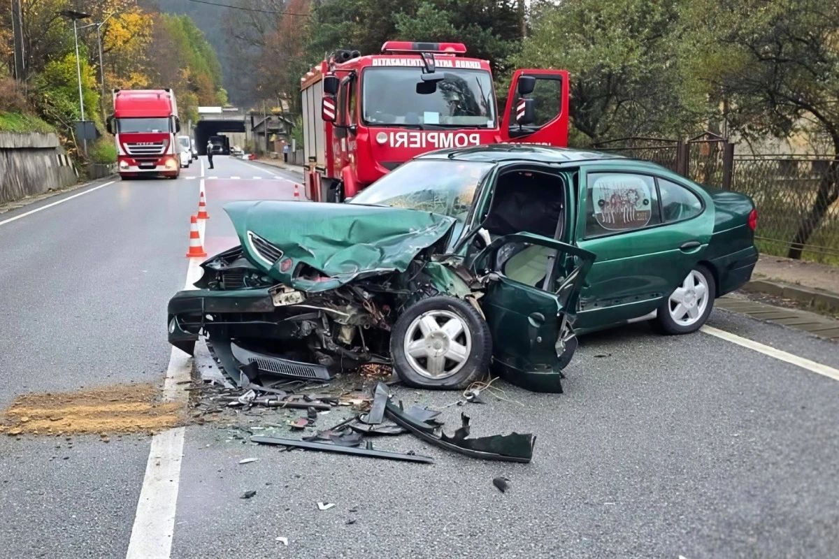 Accident grav pe DN 17, în Suceava: patru persoane rănite după ce un șofer ar fi adormit la volan