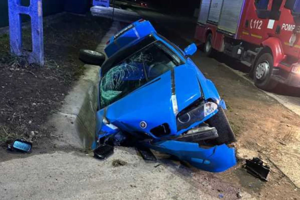 Accident grav în județul Neamț. Cinci persoane au ajuns la spital după ce mașina în care se aflau a plonjat într-un șanț