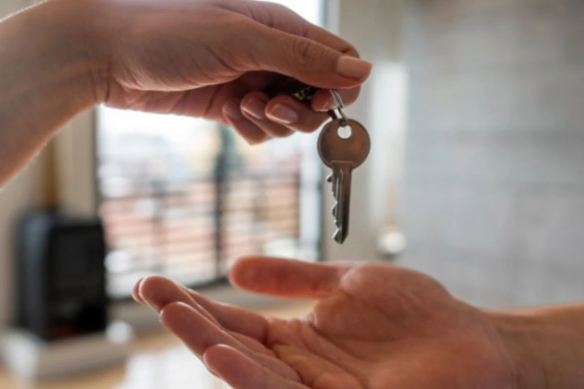 Apartament distrus de chiriași. Proprietara a rămas fără cuvinte când s-a întors acasă. Pagubele ajung la 8.000 de euro