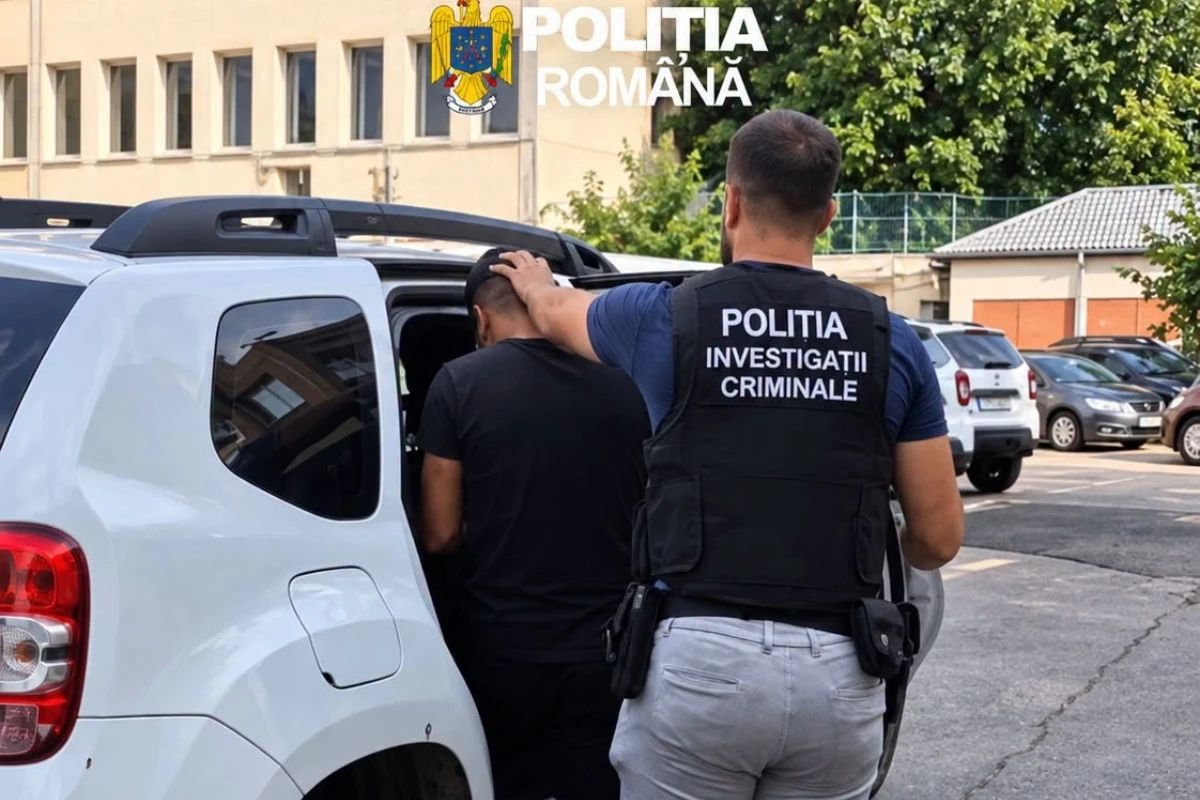 Doi tineri de 19 ani, acuzați că au terorizat un bărbat: l-ar fi bătut și obligat să facă împrumuturi bancare