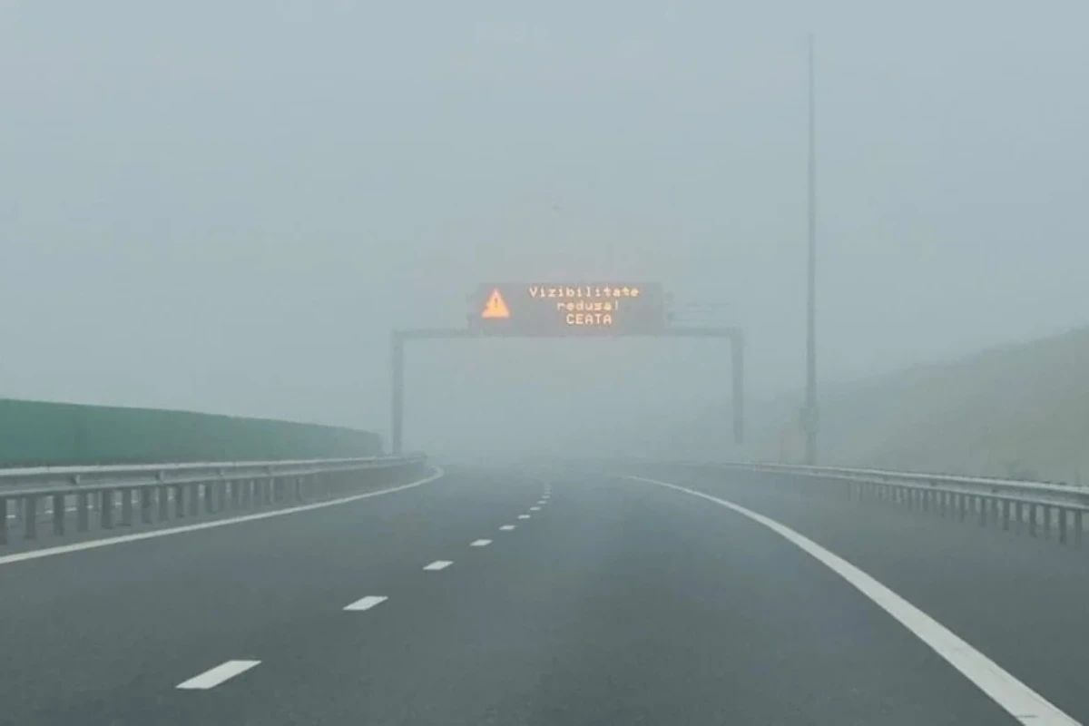 Mare atenție, șoferi! Ceață densă pe autostrăzile A0, A2 și A3 și pe drumurile din 29 de județe