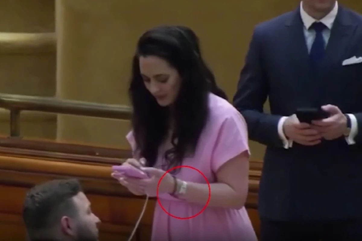 Tupeul USR-iștilor. Cum se laudă cu ceasuri de mii de euro