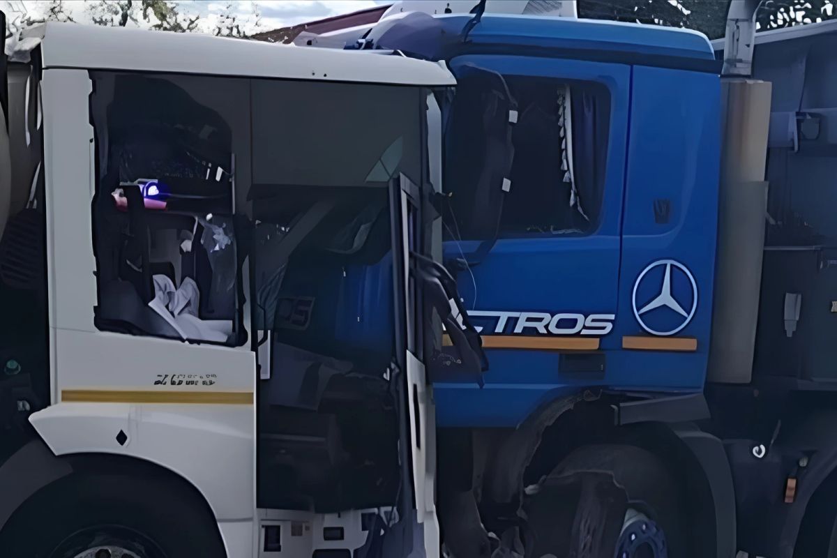 Accident grav în Ilfov: un camion a lovit o autospecială de salubritate
