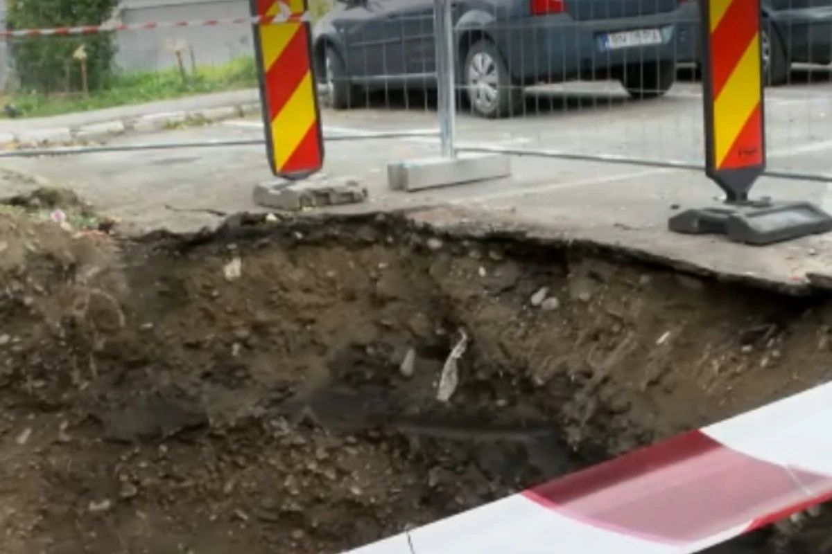 Bătrână, în stare gravă la spital după ce a căzut într-o groapă de aproape doi metri Gardurile au fost montate abia după incident