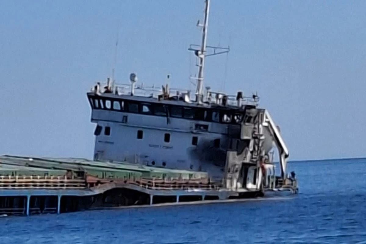 Cinci marinari de pe nava avariată în Marea Neagră au ajuns la spital, căutările pentru dispăruți continuă