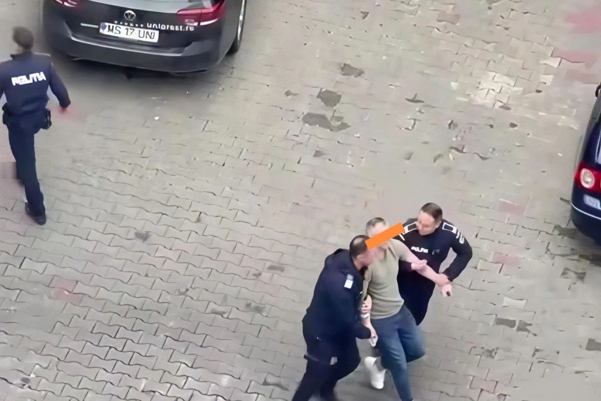 Polițist din Suceava, încătușat de colegi și internat la Psihiatrie după un scandal în stradă. Bărbatul voia să își vadă copiii