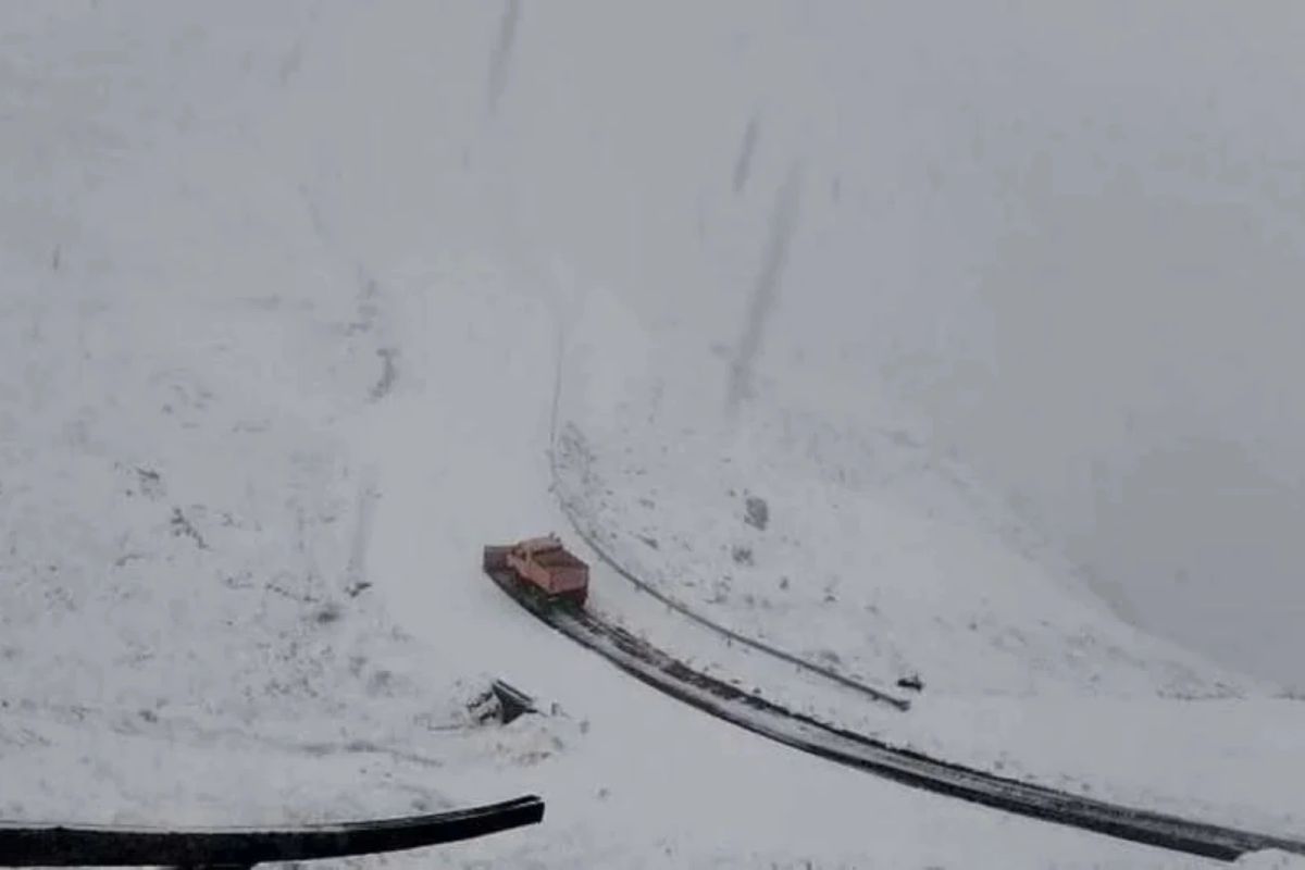 Transalpina a fost închisă între Rânca și Obârșia Lotrului din cauza vremii. Anunțul CNAIR -VIDEO