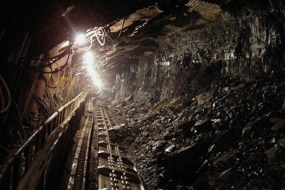 Lovitură pentru minerii din Valea Jiului! Peste 100 de angajați rămân fără locuri de muncă. Câți bani vor primi la plecare