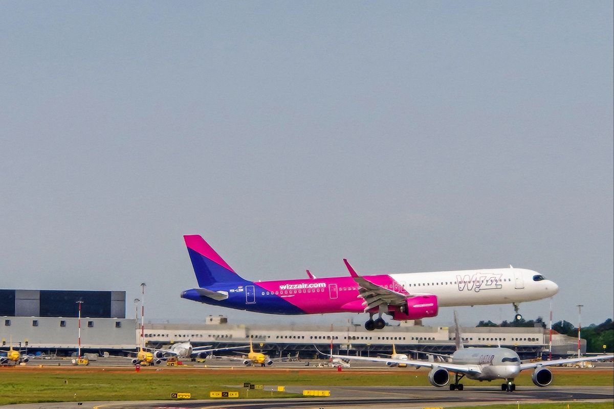 Aterizare de urgență pe Aeroportul Otopeni după un posibil impact cu păsări