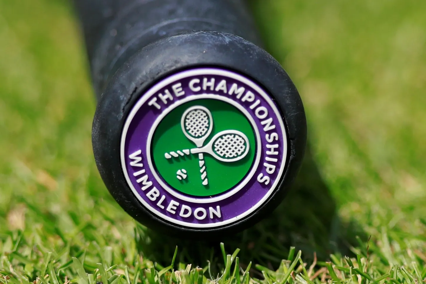 O jucătoare, descalificată la Wimbledon după ce a aruncat racheta în tribune
