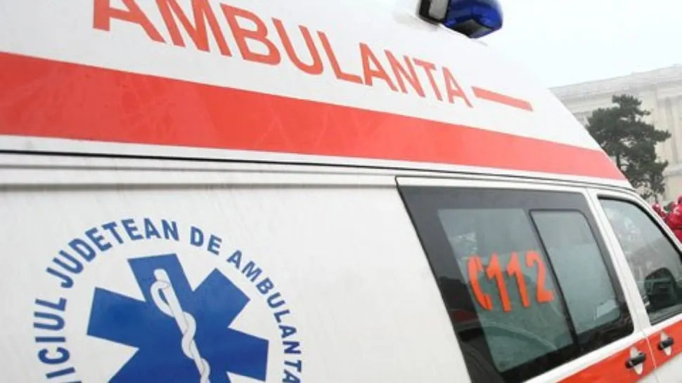 Accident grav într-o școală din Botoșani: doi elevi de 7 ani au fost transportați la spital după ce o bancă a căzut peste ei