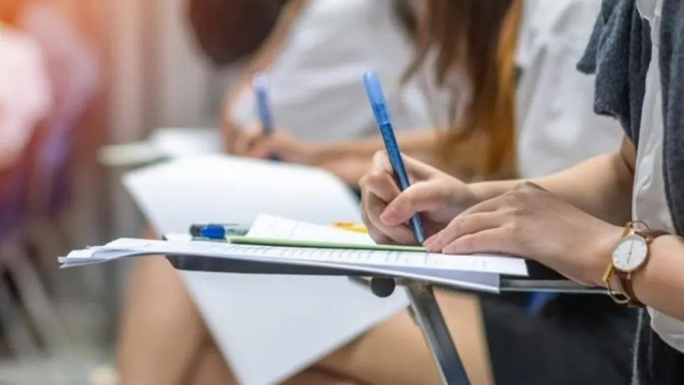 Peste 9.600 de profesori susțin marți proba scrisă la Definitivat, în 42 de centre din țară
