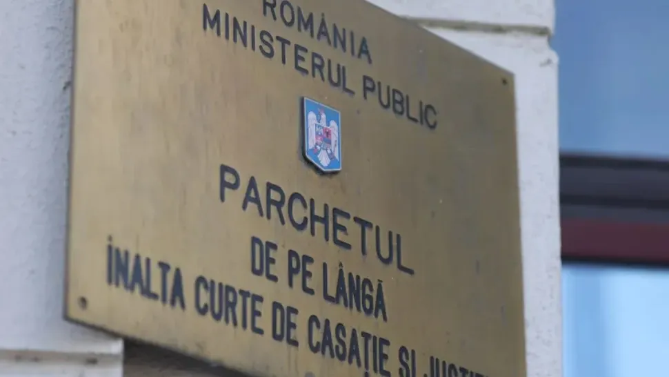 Rețea care falsifica acte pentru obținerea cetățeniei române, destructurată. Două femei, reținute 