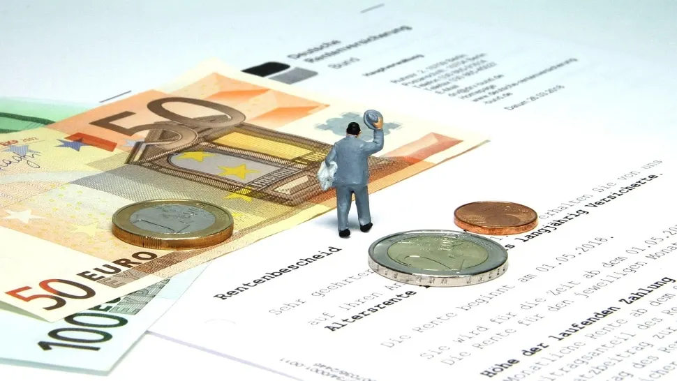 Rămasă fără pensie de invaliditate după o ședere prelungită în Maroc: O femeie, obligată să înapoieze peste 32.000 de euro