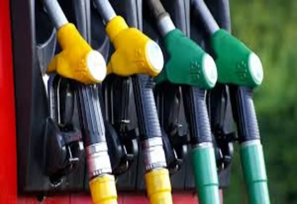 Criza combustibililor revine în forță în Rusia. Vânzările de carburanți, înăsprite în 10 regiuni