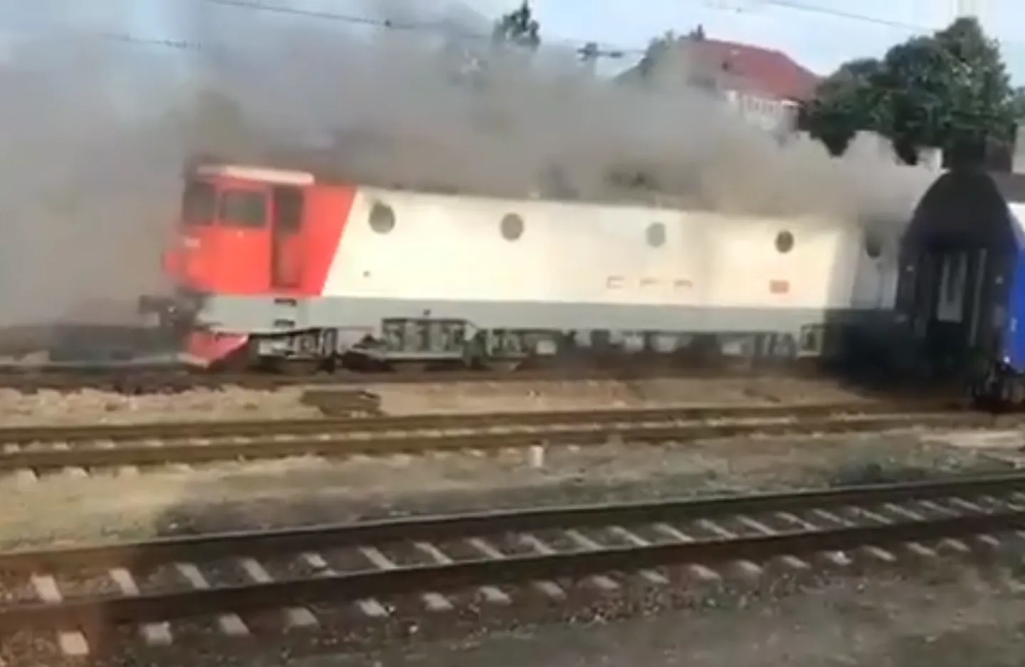 Incendiu puternic la o locomotivă, în Gara Buftea. Circulația trenurilor a fost afectată temporar