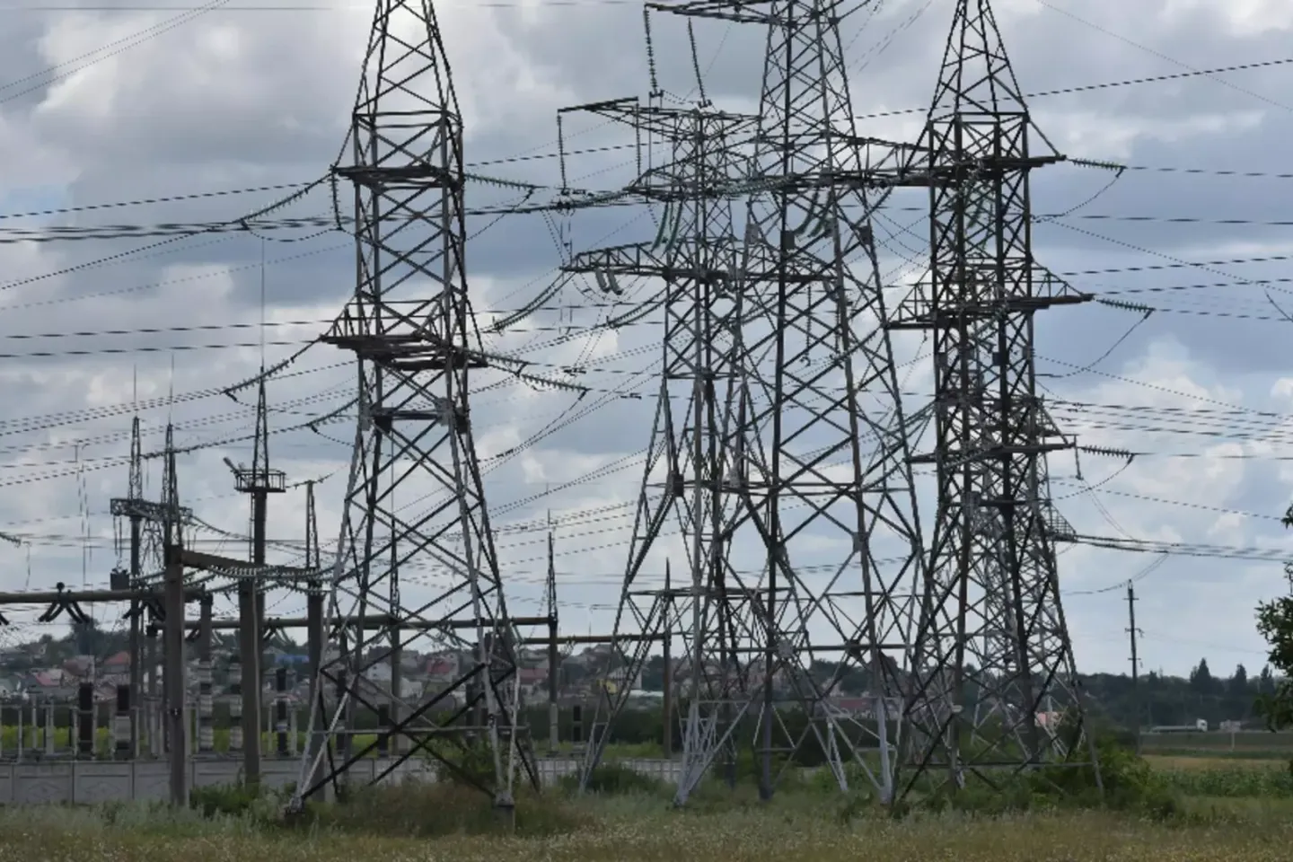 ELCEN explică de ce un bloc din Sectorul 6 a rămas fără curent electric. Ce soluții au fost luate pentru locatari
