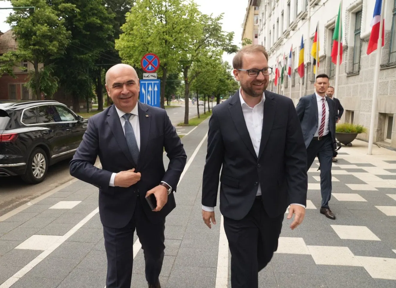 USR face scut în fața lui Bolojan, după numirea lui Veștea ca premier interimar: „Constituția e clară, consultările trebuie reluate”