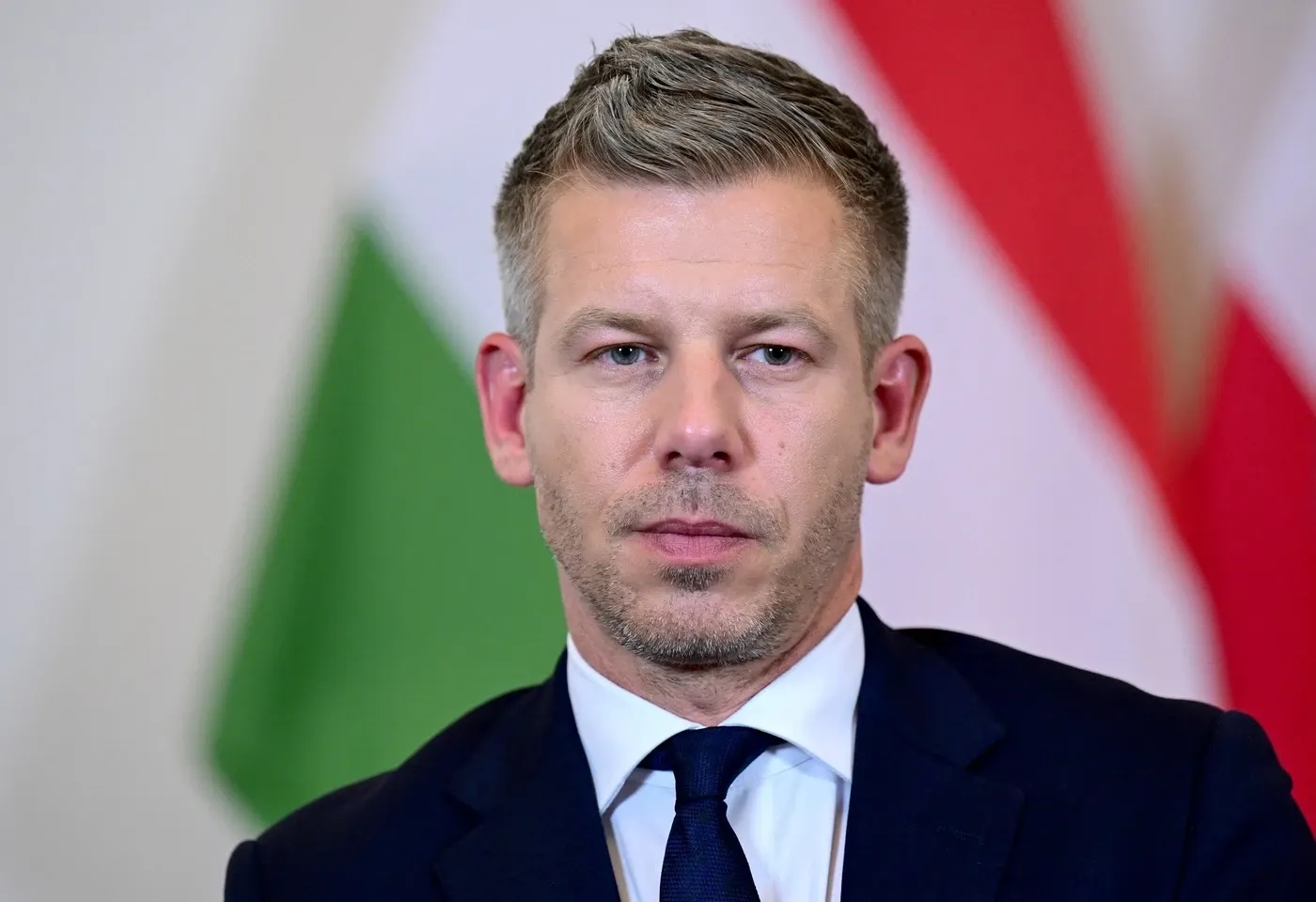 Magyar impune impozite speciale pe averile bogaților din Ungaria. Bolojan impozitează mamele și pensionarii