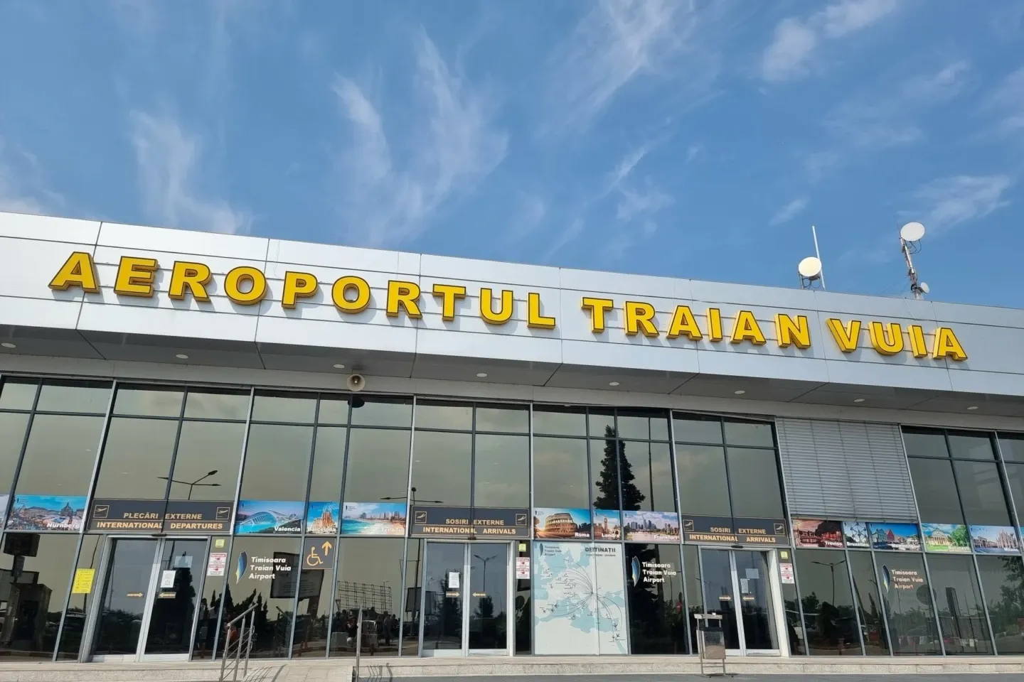 Grevă la Vama Aeroportului Timișoara. Zeci de pasageri au forțat ieșirea fără control vamal