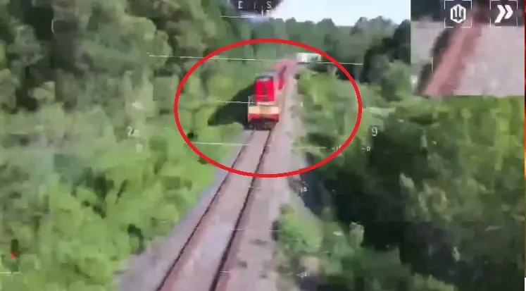 Atac cu dronă în Crimeea: o persoană ucisă și alta rănită într-un tren de pasageri VIDEO 
