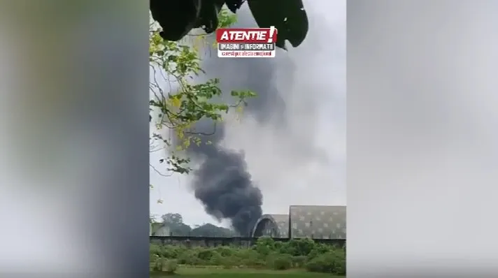 Avion prăbușit în India. Militarii caută victimele