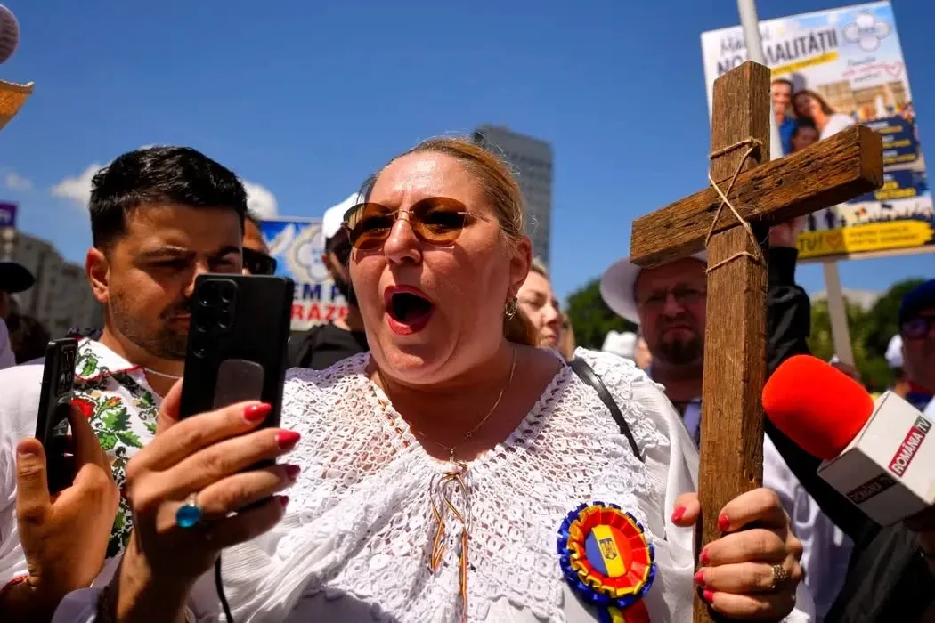 Diana Șoșoacă, în mijlocul unui nou scandal: Dosare penale și amenzi în masă după „Marșul Normalității” VIDEO