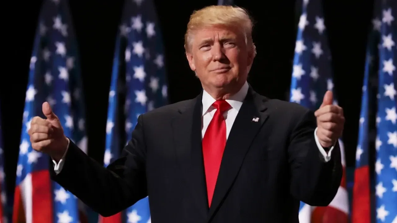 Trump o atacă dur pe posibila viitoare primăriță a Washingtonului: „Nu vom lăsa orașul să fie distrus de o comunistă”