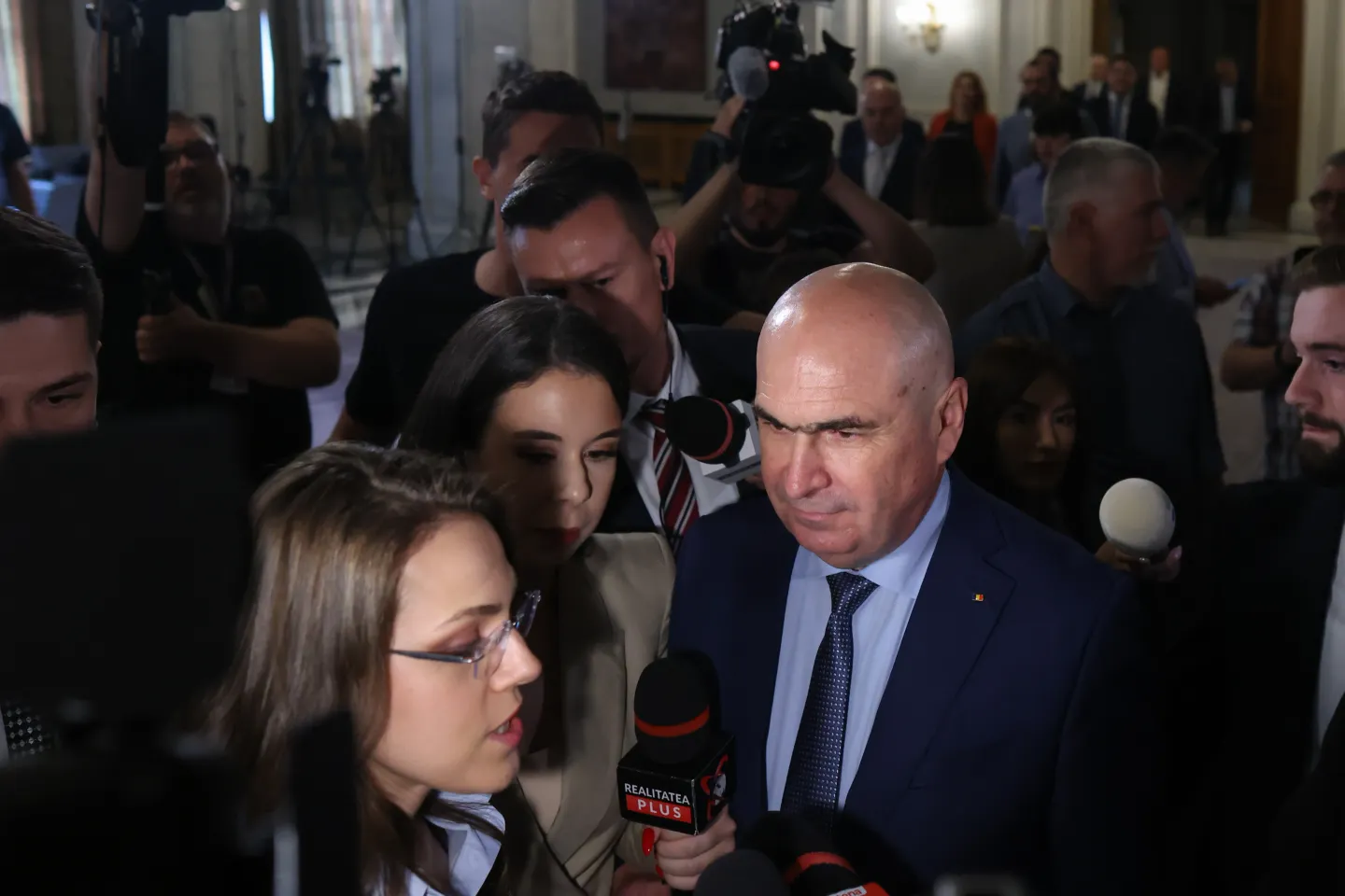 Surse: Bolojan nu a fost lăsat să demisioneze de la șefia PNL de către Statul Paralel