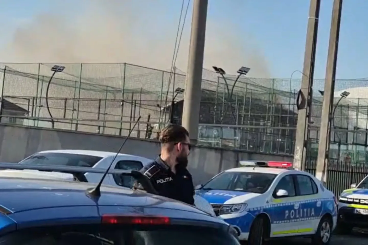 Incendiu la o terasă de lemn din Constanţa. Aproximativ 40 de persoane s-au evacuat 