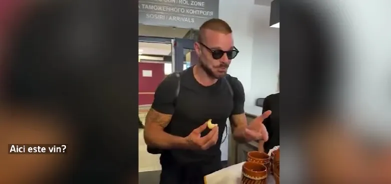 Imagini inedite: Ricky Martin, întâmpinat cu pâine și sare