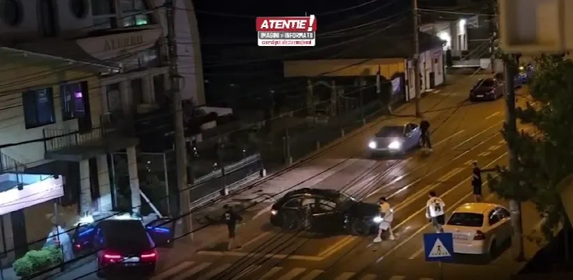 Atac cu spray lacrimogen în trafic. Doi bărbați au ajuns la spital