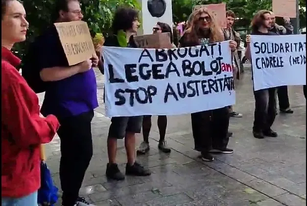 Studenții din Cluj au ieșit în stradă pentru a cere anularea „Legii Bolojan” din Educație și a denunța măsurile de austeritate - VIDEO