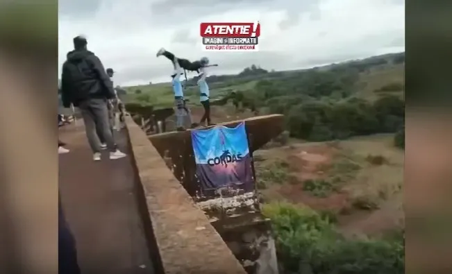 O tânără de 21 de ani a murit la bungee jumping. Instructorii au aruncat-o fără să-i lege coarda