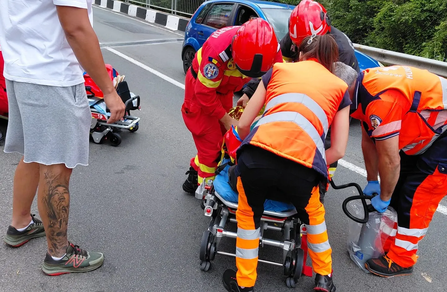 Accident rutier pe DN 66, la intrarea în Petroșani dinspre Hațeg. Două persoane au suferit multiple traumatisme FOTO/VIDEO