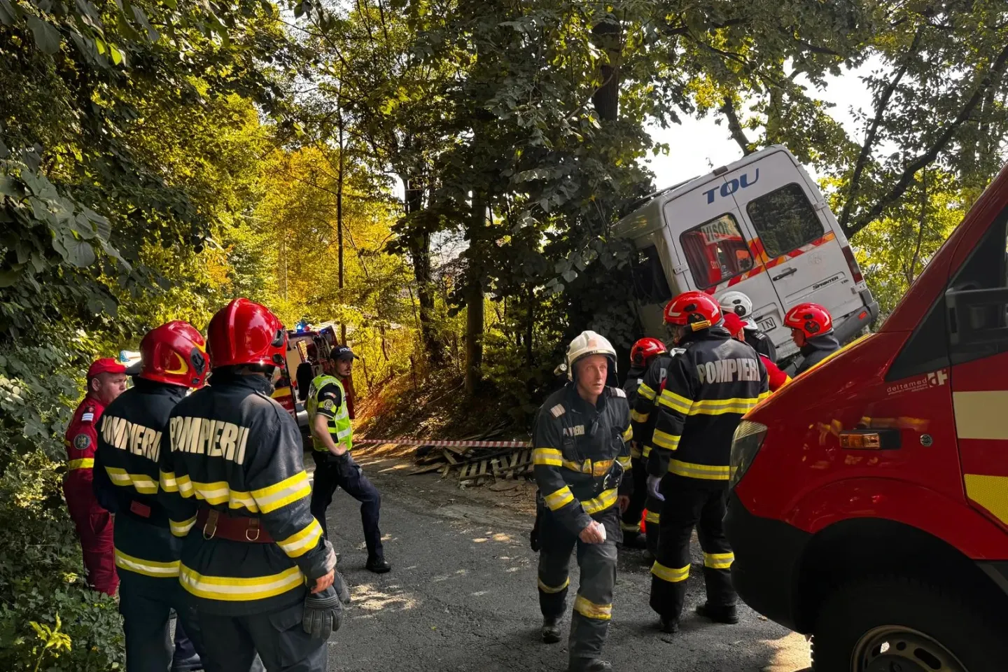  Plan Roșu de intervenție în județul Argeș. Microbuz cu sportivi de la Dinamo, implicat într-un accident grav. Un tânăr a murit -FOTO/VIDEO
