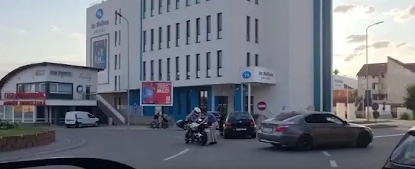 Accident grav: motociclist izbit în plin de o mașină