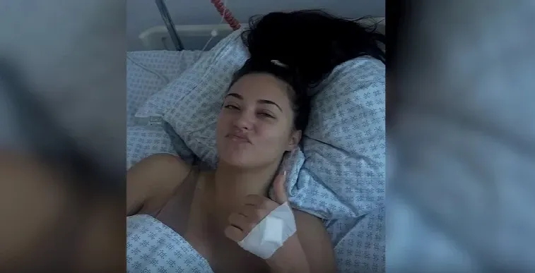 Vedete la un pas de moarte după operațiile estetice. Cât de periculoasă este intervenția care le-a băgat în spital?