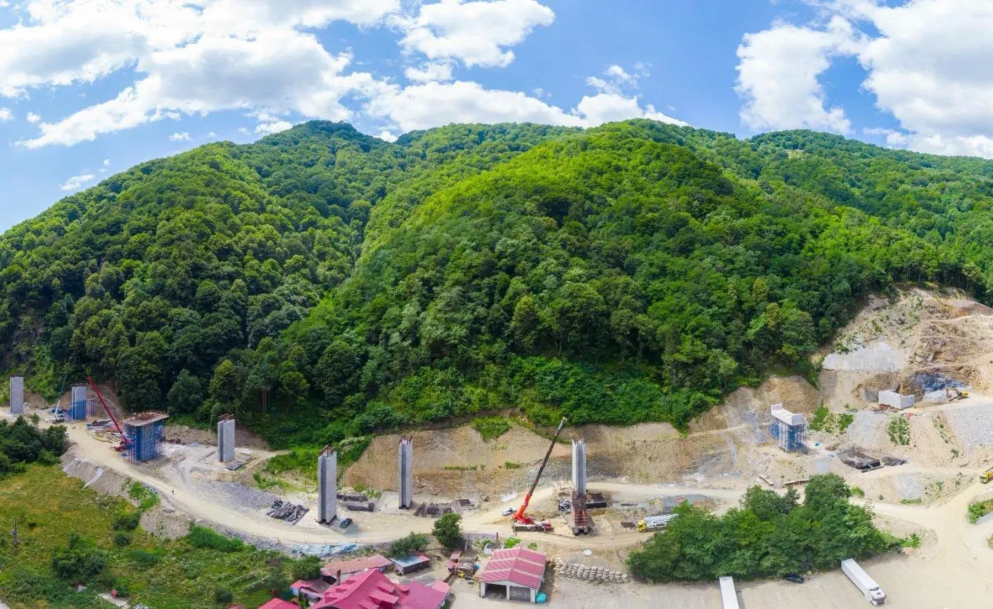 Noi imagini de pe Autostrada Sibiu-Pitești. Cum arată șantierul uriaș dintre Boița și Cornetu