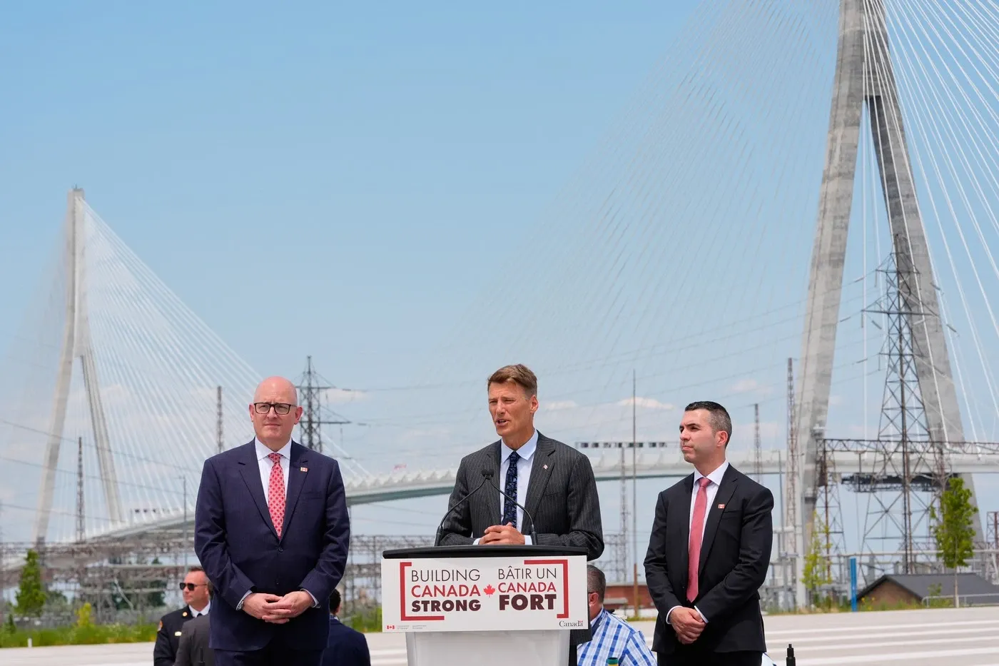 Moment fără precedent la graniță. Canada a inaugurat singură podul spre SUA, în lipsa oficialilor americani