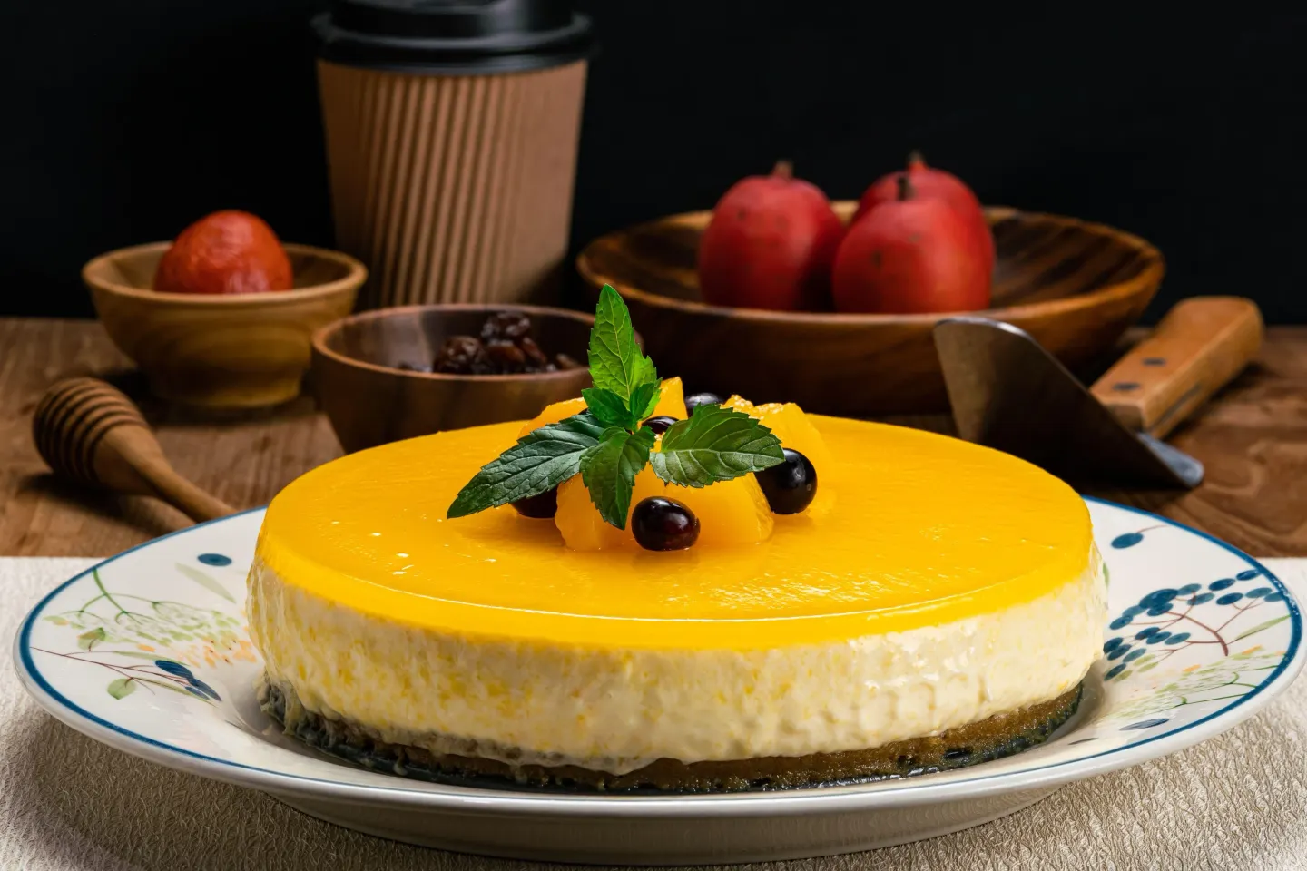 Cheesecake cu jeleu de piersici, desertul-vedetă al verii. Rețeta răcoritoare care se prepară fără coacere