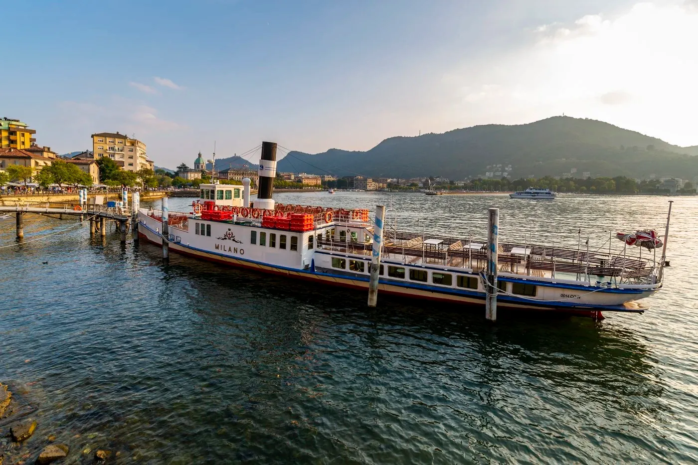 Metoda prin care hoții te lasă fără telefon în câteva secunde. Un român era să cadă în capcană la Lacul Como