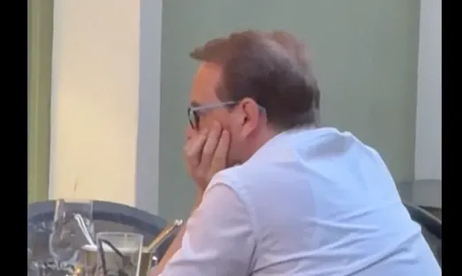 Dominic Fritz, surprins la o terasă din Timișoara în timp ce 50.000 de angajați din Sănătate erau în grevă generală - VIDEO