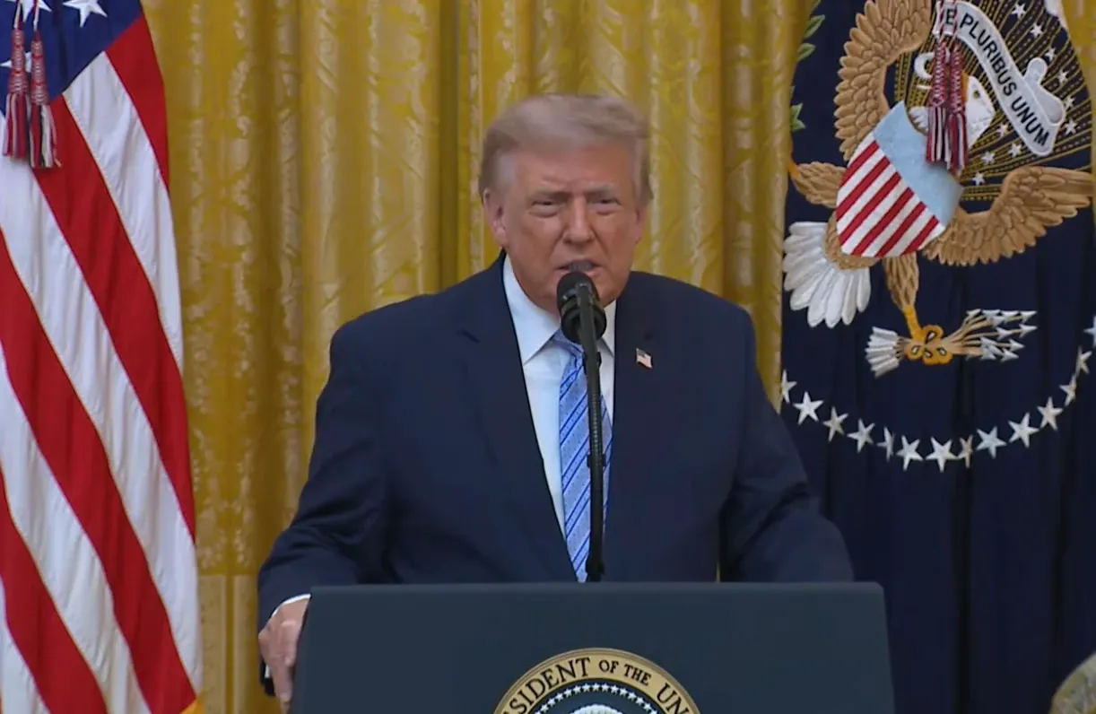 Donald Trump suspendă pentru a doua noapte atacurile asupra Iranului. Casa Albă lasă loc negocierilor