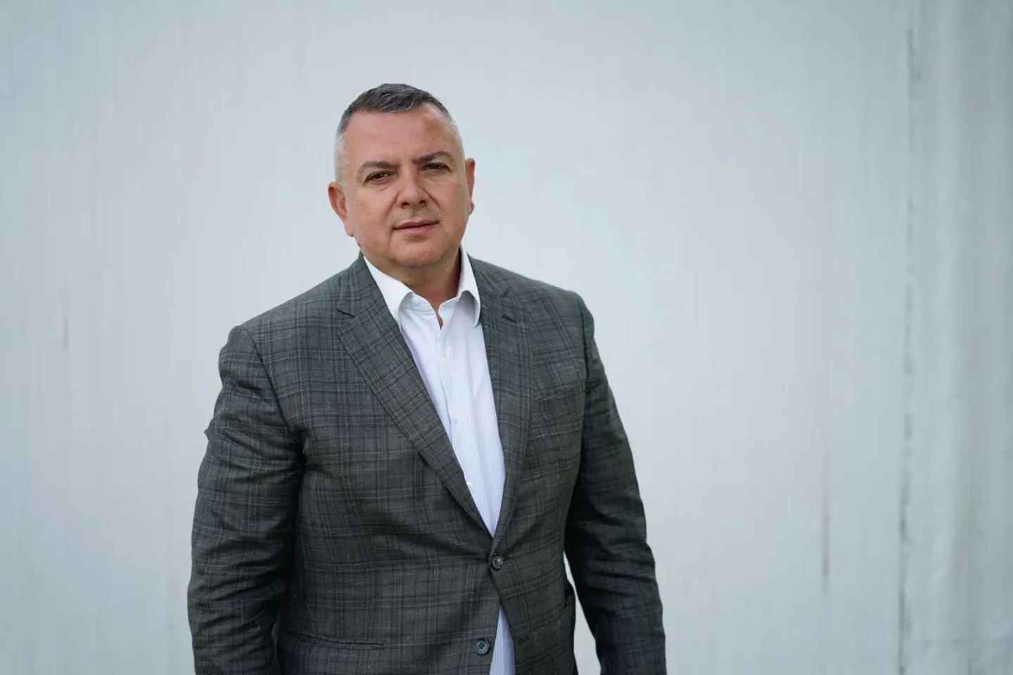 Eduard Koler (deputat AUR): „Domnule Virgil Popescu, partidul AUR nu s-a opus doborârii dronelor ostile, ci unei legi care scoate România din lanțul decizional privind apărarea propriului spațiu aerian”
