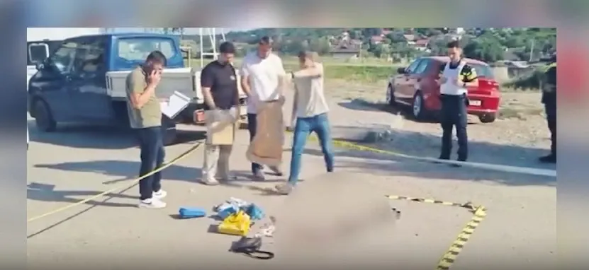 O femeie a fost găsită într-o baltă de sânge, în stradă. Scene șocante în Iași