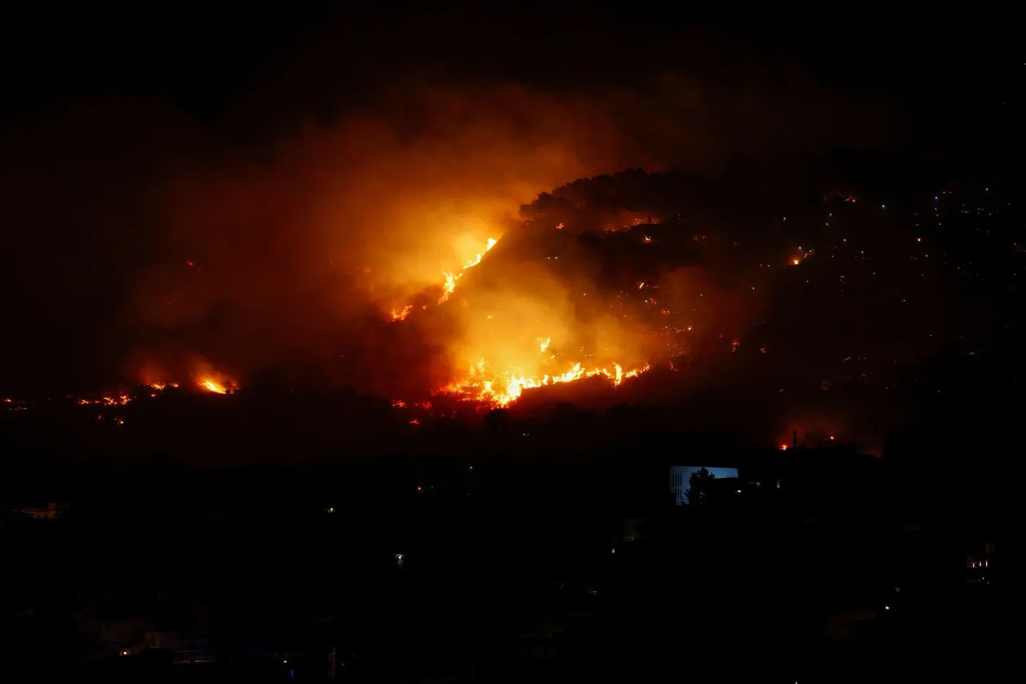 Fumul incendiilor de vegetație crește riscul de boli grave și ar putea provoca 1,9 milioane de decese în următoarele decenii