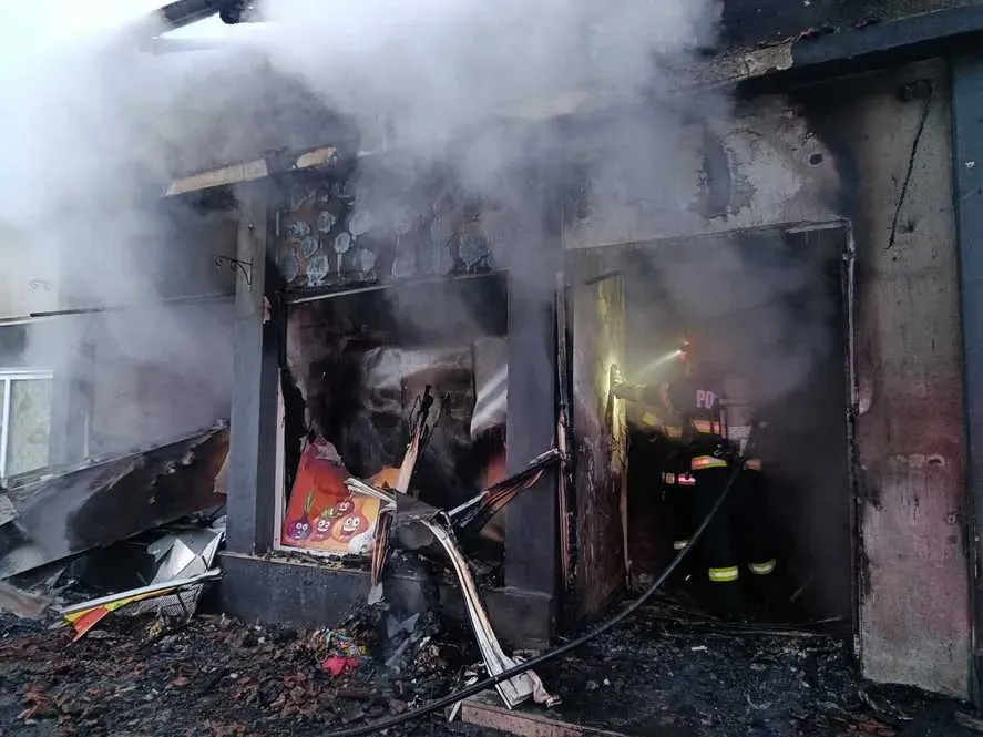 Incendiu puternic în Constanța. Un magazin a fost distrus de flăcări