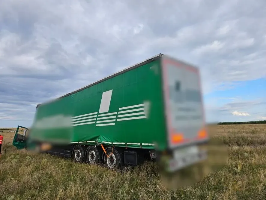 Tragedie pe DN6, între Timișoara și Lugoj. Un șofer de TIR a fost găsit fără viață după ce autotrenul a ieșit de pe șosea